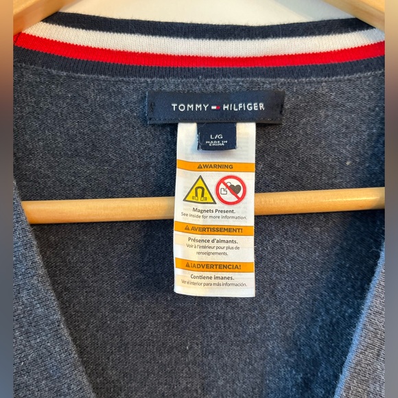Tommy Hilfiger Men's Adaptive Cardigan with Magnetic Buttons - Picture 10 of 10